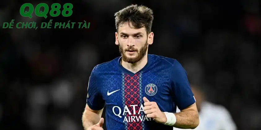 Kvaratskhelia là 1 trong những ngôi sao thi đấu nổi bật nhất của PSG mùa này (Ảnh: Givemesport). Kvaratskhelia là 1 trong những ngôi sao thi đấu nổi bật nhất của PSG mùa này (Ảnh: Givemesport).